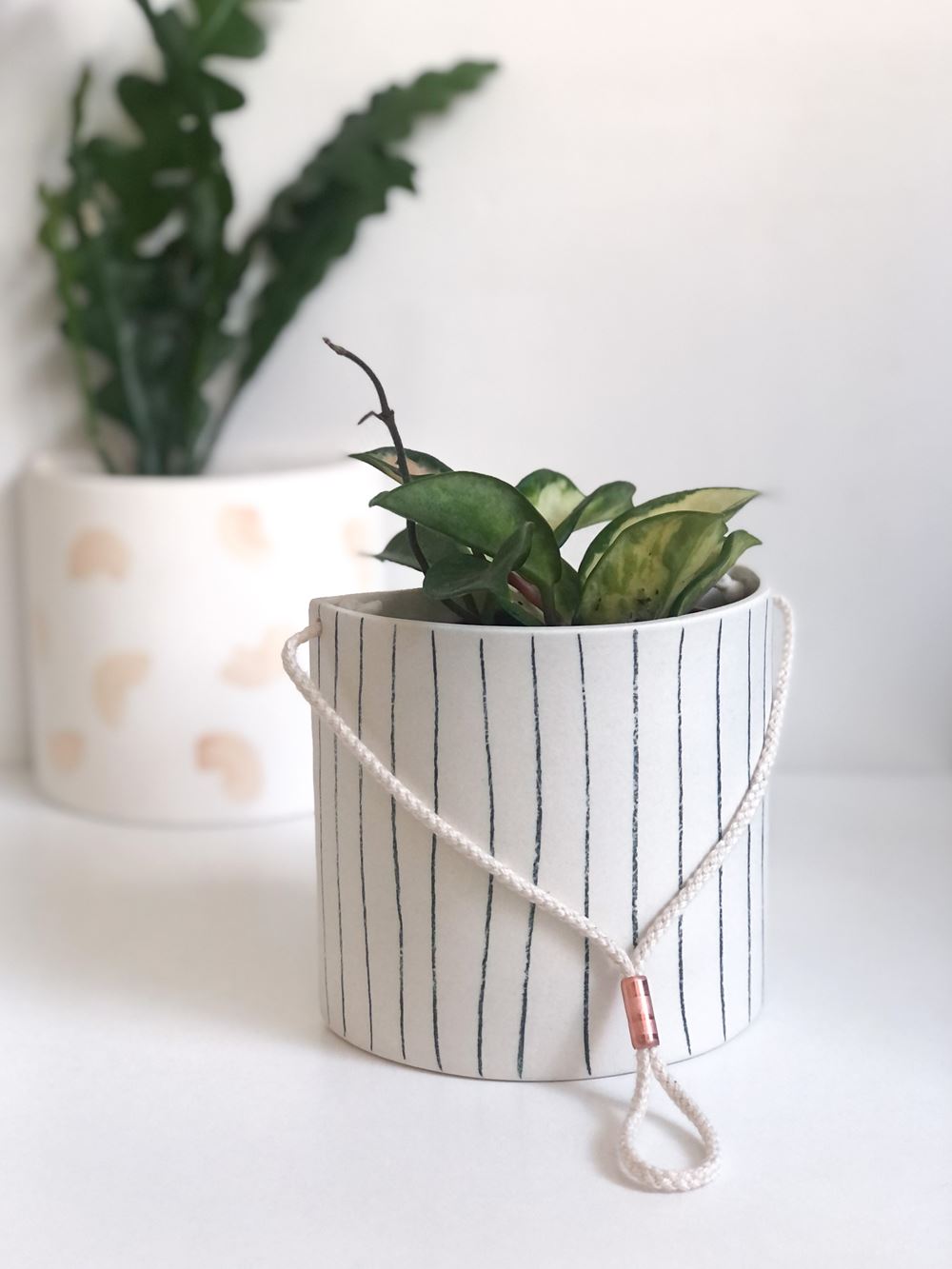 Pot suspendu - Demi-lune murale - Rayé