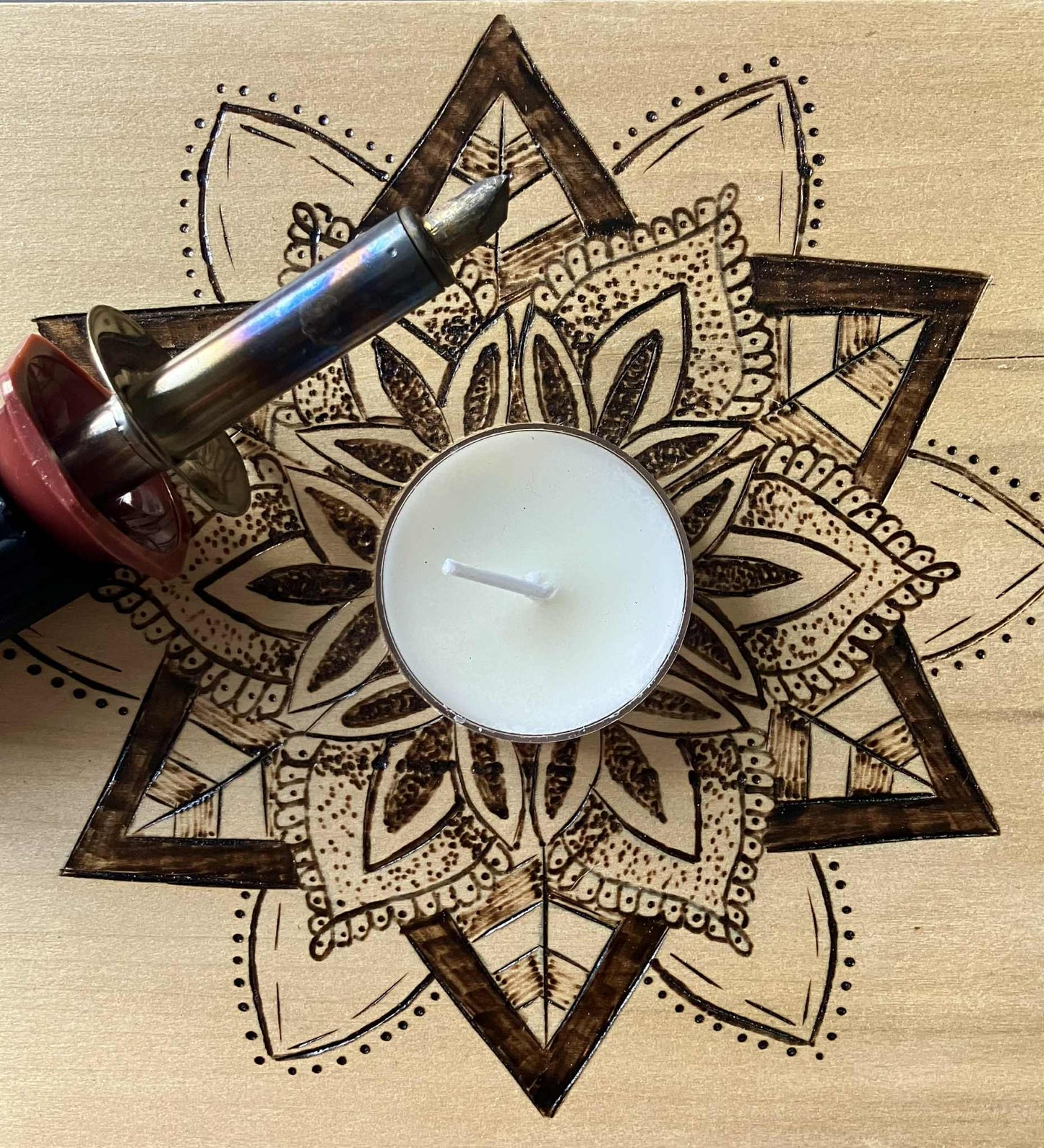Atelier - Pyrogravure sur bois - bougeoir mandala