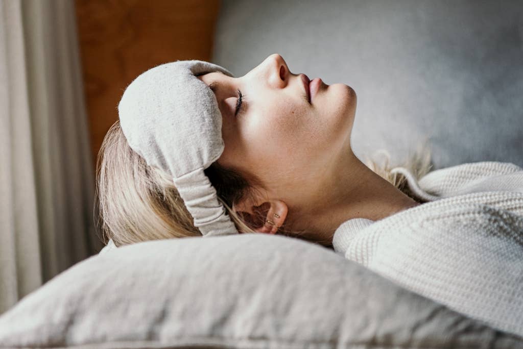Masque thérapeutique pour les yeux à la lavande