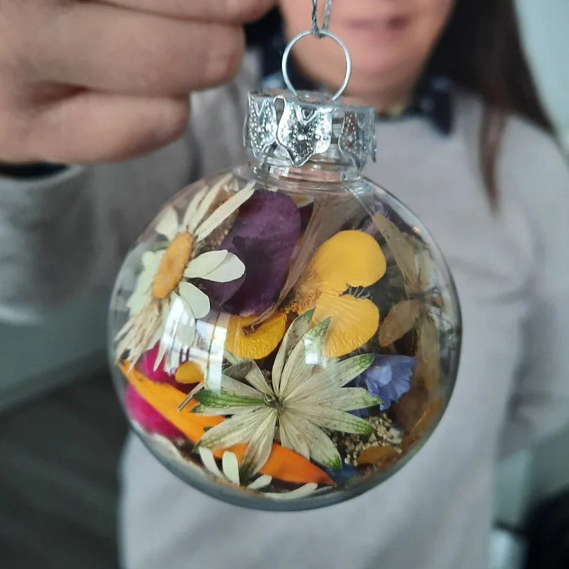 Atelier - Boules de Noël de fleurs séchées