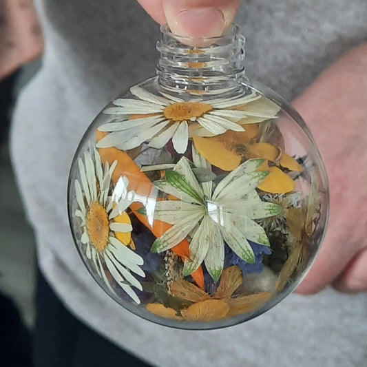 Atelier - Boules de Noël de fleurs séchées